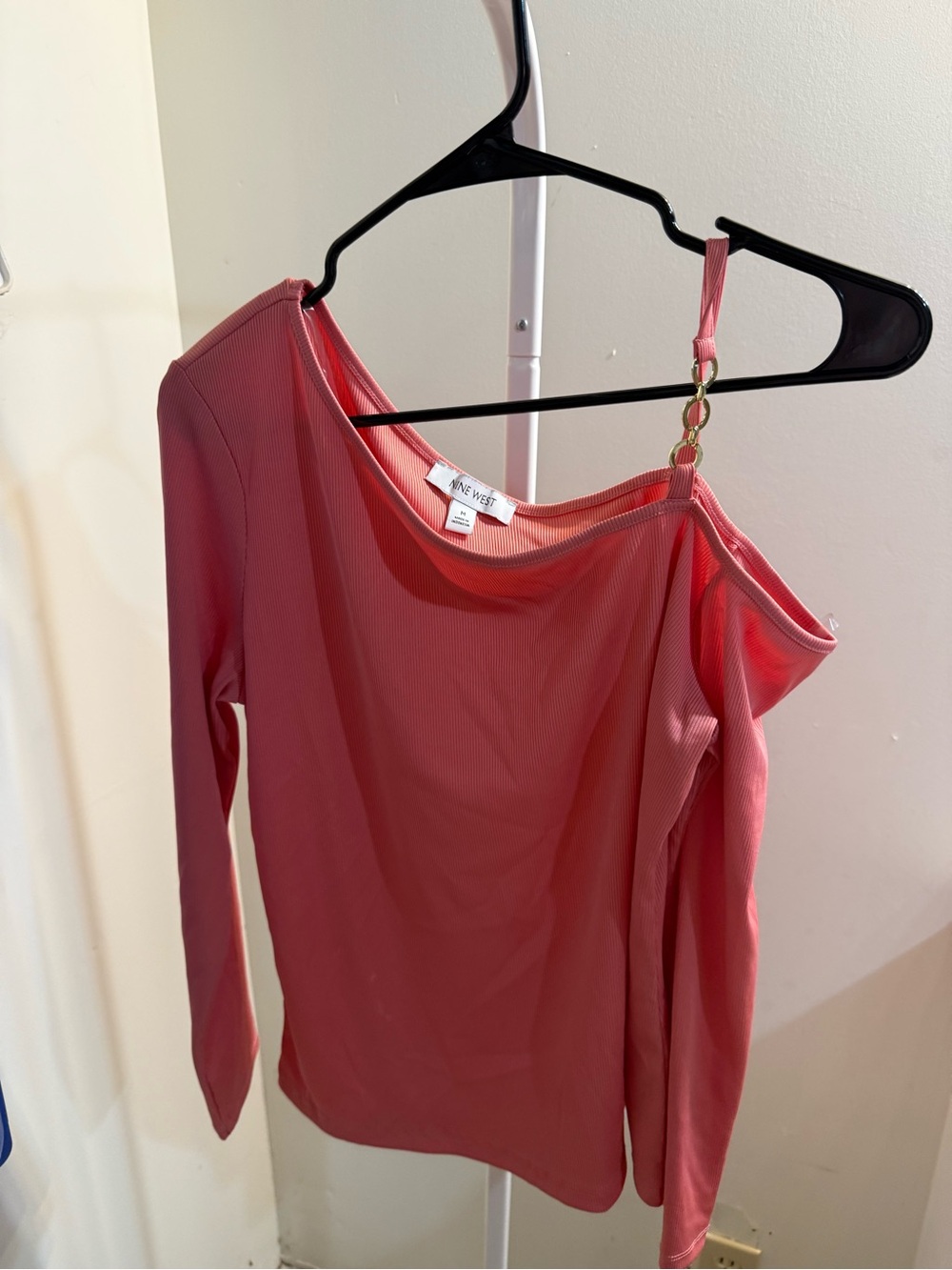 Nine West Coral Pink One-Shoulder Long Sleeve Top with Chain Strap
